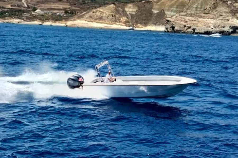 Bugibba: Private speedboat charter for Comino, Gozo, Blue Lagoon