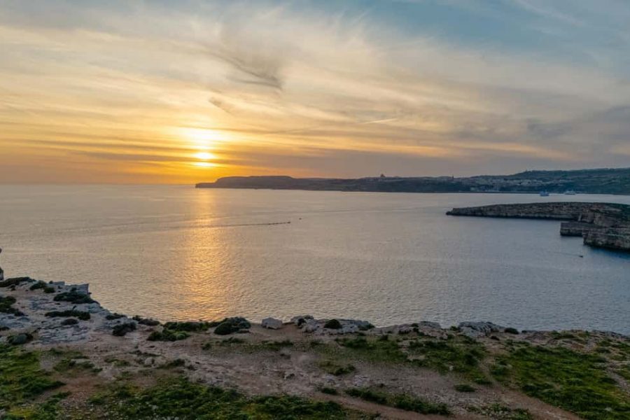 Gozo: Private Boat Tour to Comino with Swim Stops